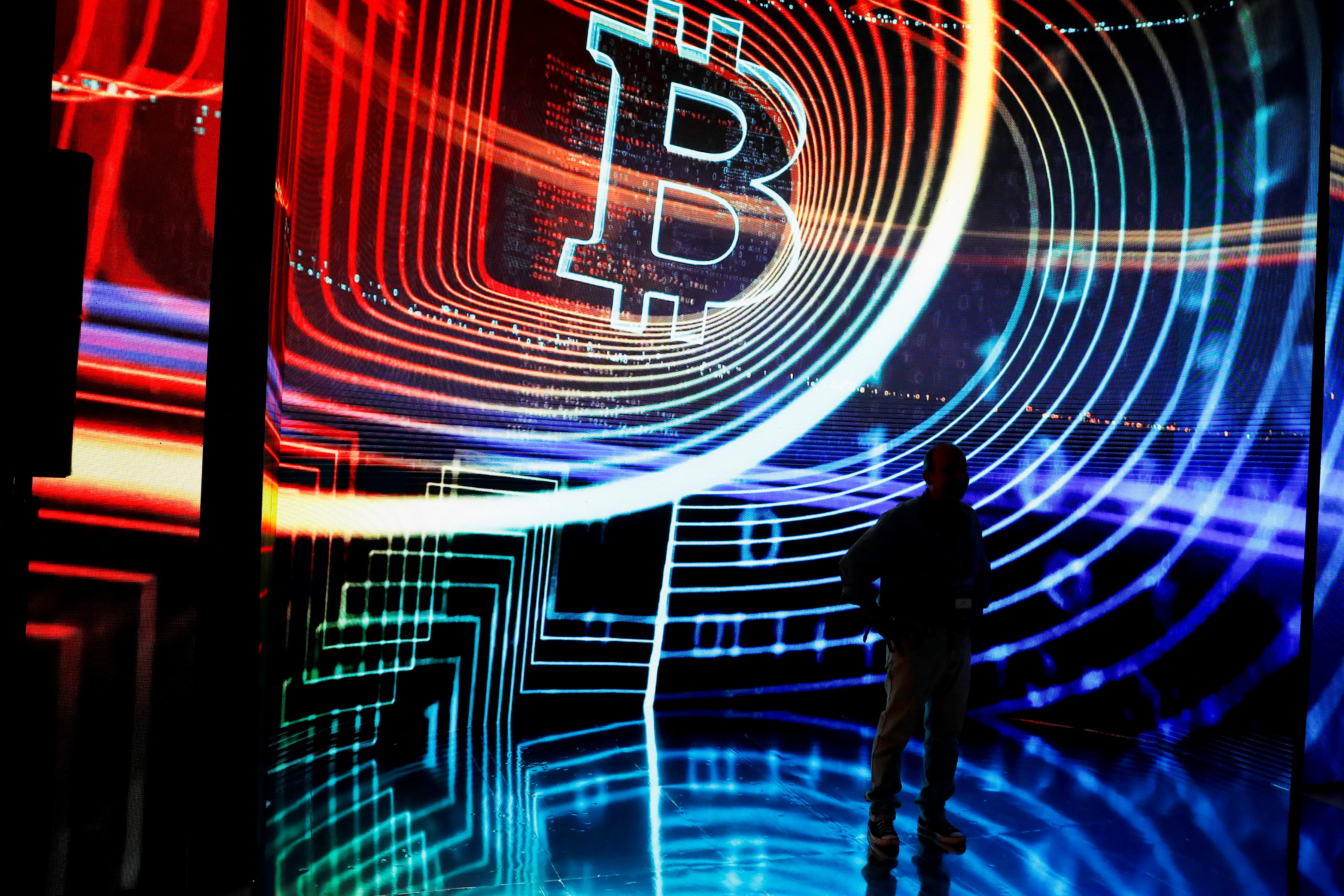 美 관세 전쟁 직격탄 맞은 가상화폐 “비트코인 9만7000달러대 급락”