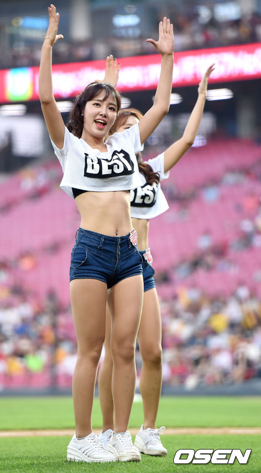 사진]치어리더 김맑음, '늘씬한 보디라인 뽐내며' - 조선일보