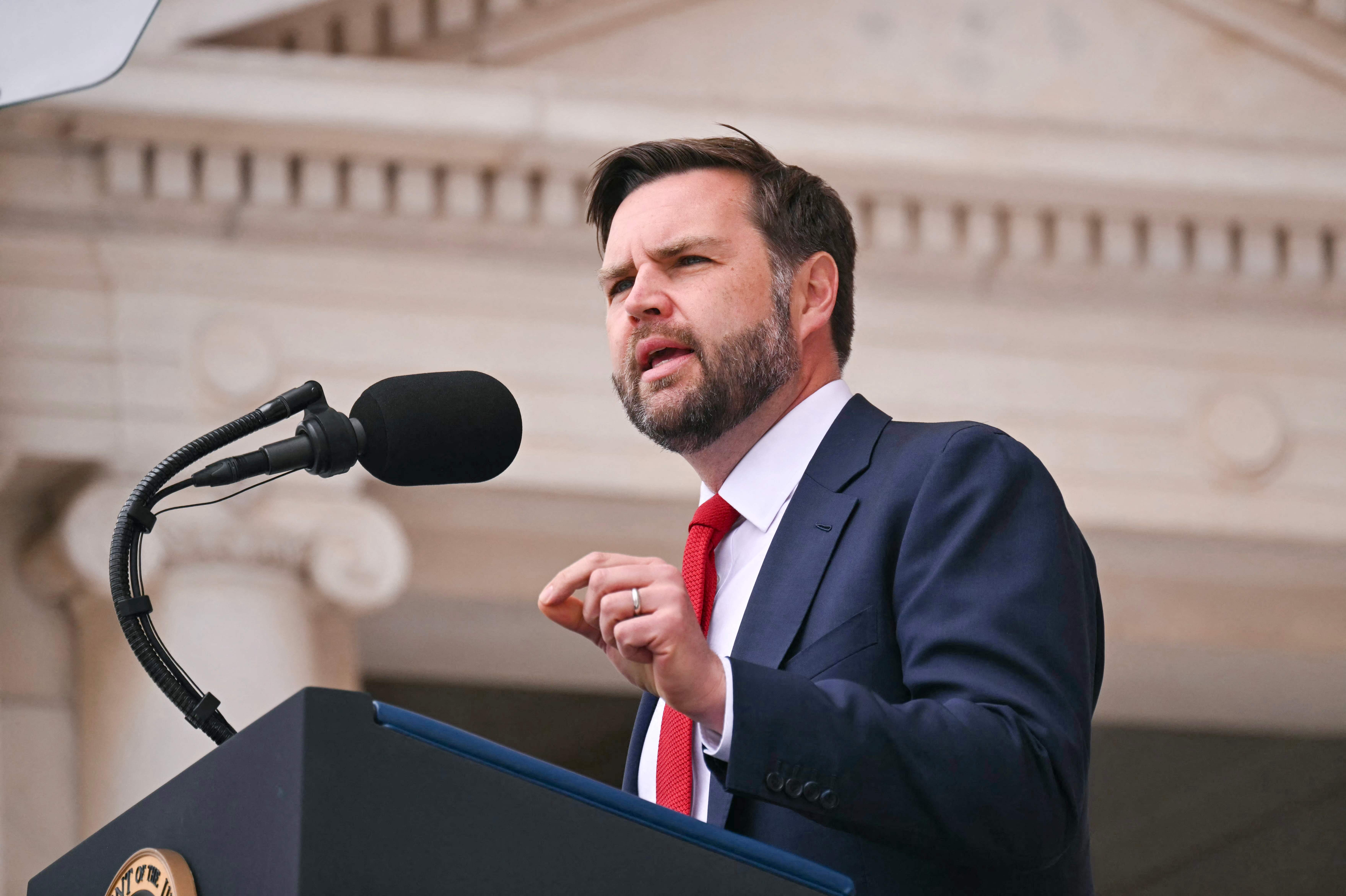 밴스 “가상 화폐, 이미 美경제 주류… 1억명 비트코인 보유 시대 온다”