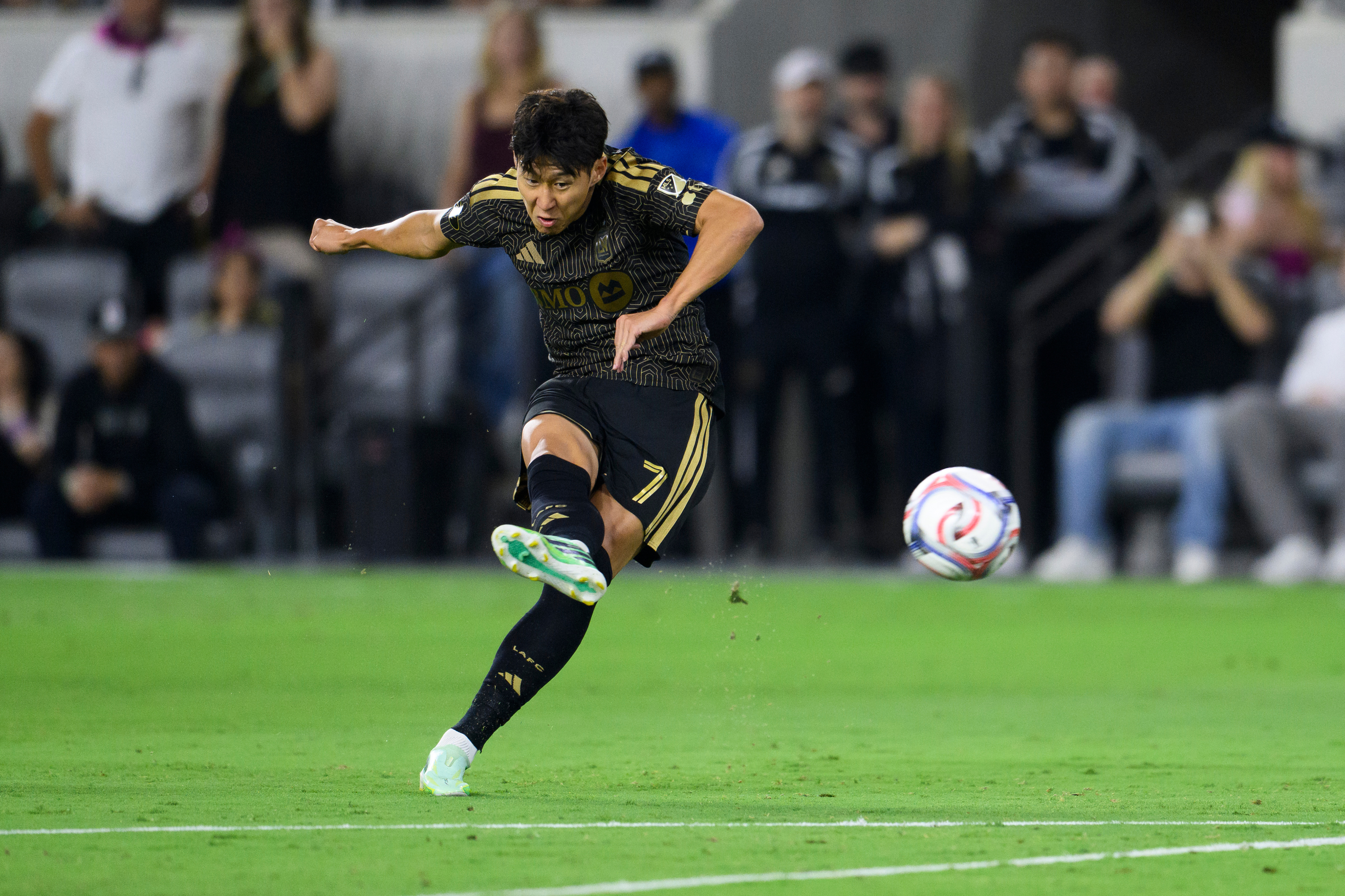 ソン・フンミン決定機逸す、LAFCドロー