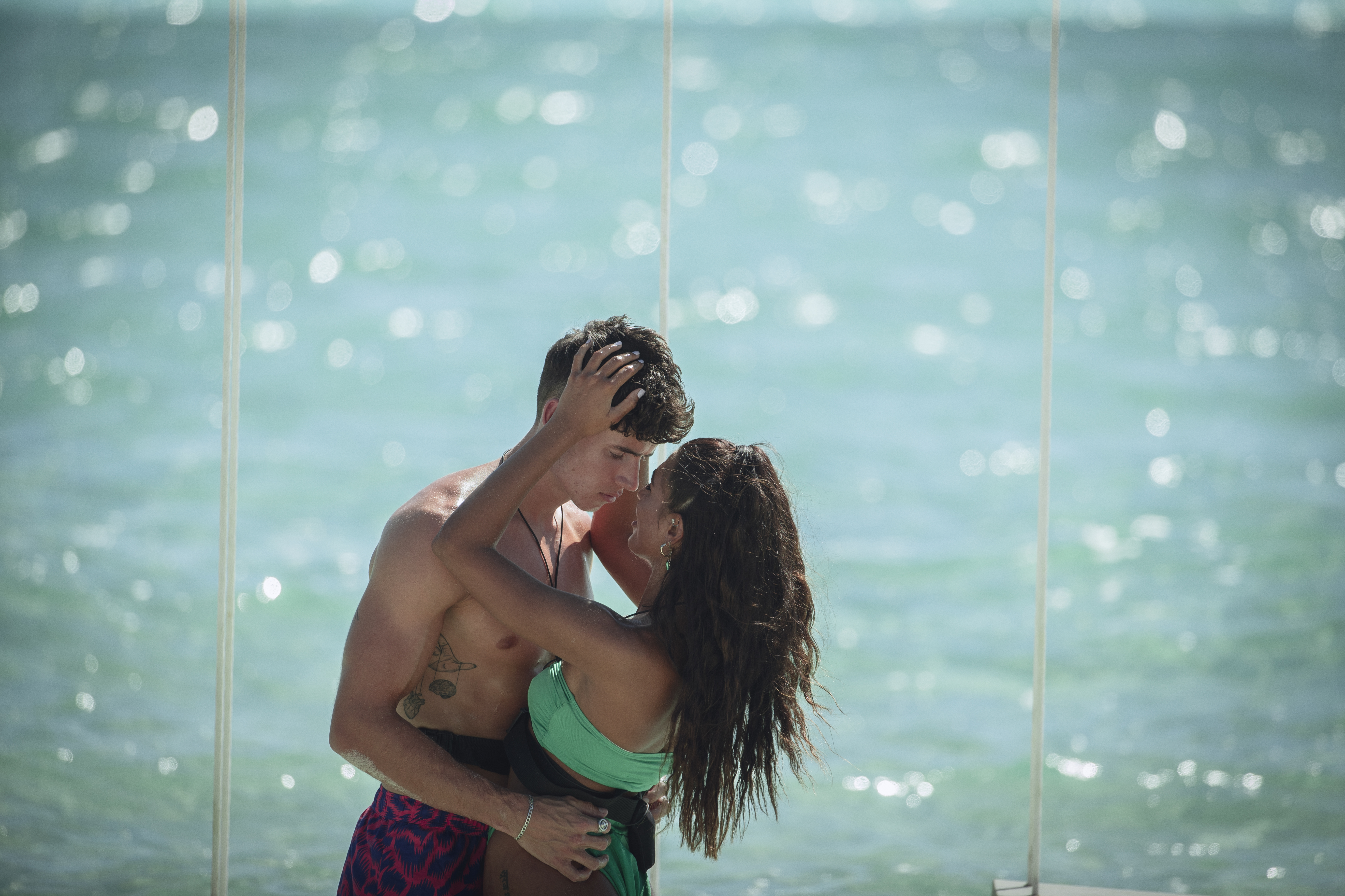 숨어서 야동을 시청하는 유교보이