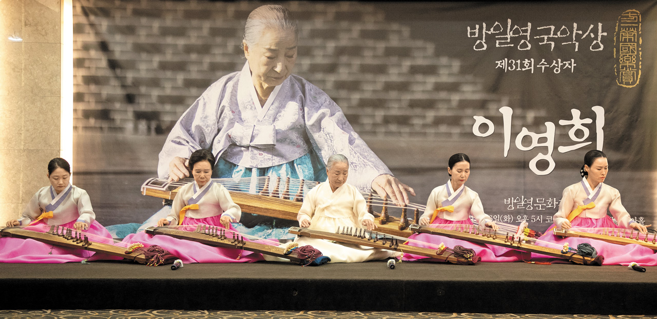 Renowned Korean Traditional Musician Lee Young-hee Plans to Dedicate Life to Nurturing Future Talents