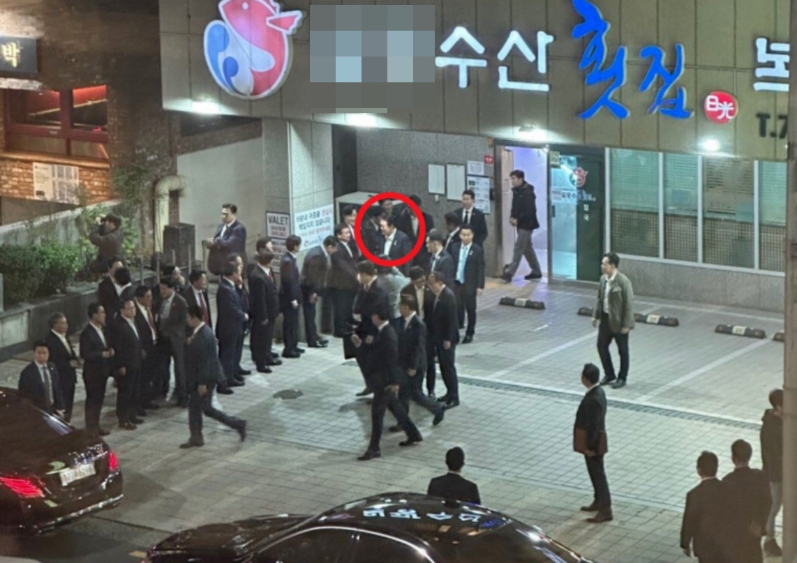 尹 죽이려 코인으로 권총 샀다” 테러 협박 글...경찰 추적 나서