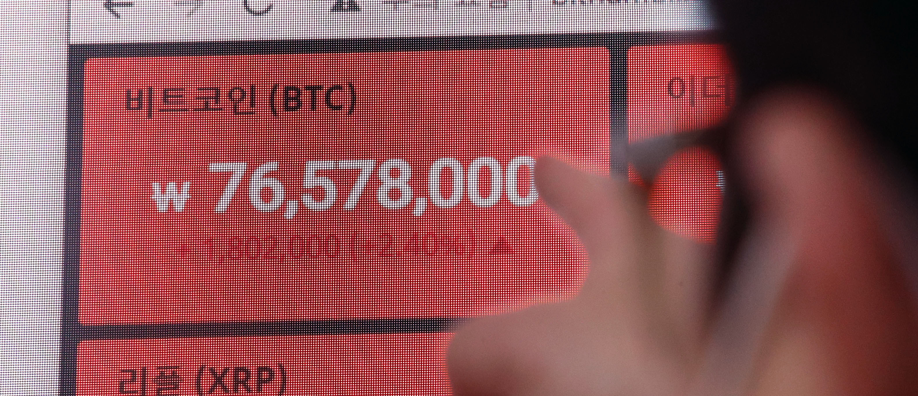 비트코인, ETF 타고 날았다... 폭락 반년만에 최고치 근접