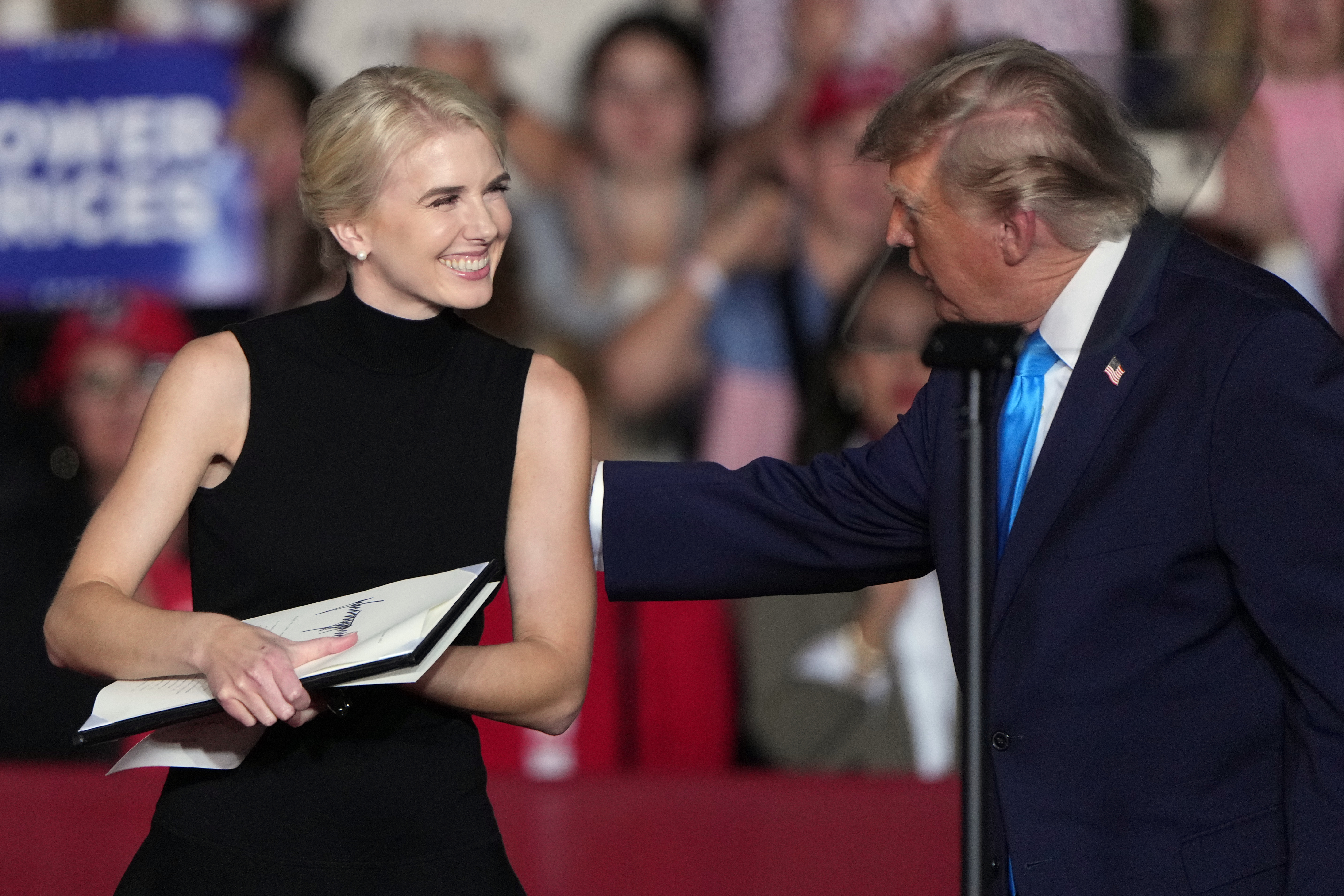 4日違いで壇上へ、トランプ氏の女性側近2人