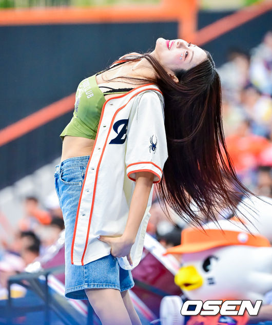 김연정 치어리더 김연정 치어리더 나이&middot;학력&middot;키&middot;연봉 FAQ TOP 5 활동 모습