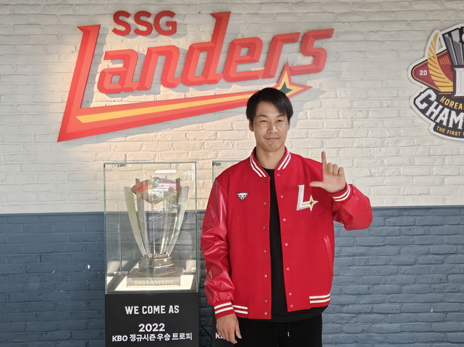 SSG Landers Sign Japanese National Team Pitcher Shota Takeda