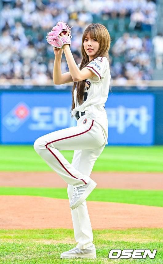 Le Sserafim's Hong Eunchae: 4-0 'Victory Fairy'