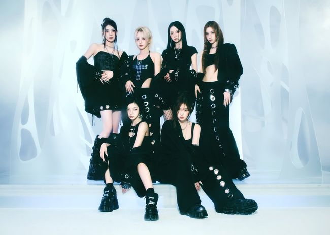 Kep1er's Global Tour Photo Cards Debut in Japan