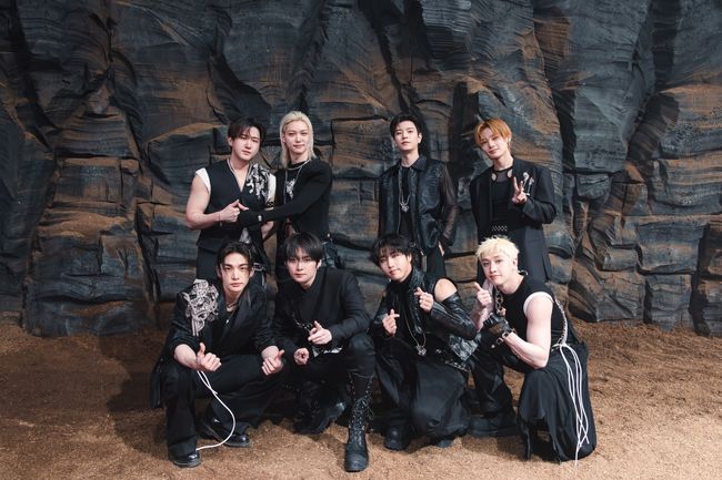 Stray Kids' 'RUN IT' Tops Global Charts in 41 Regions