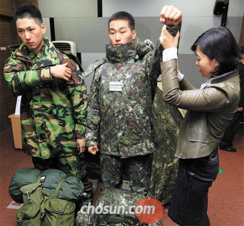 韓国軍：国防部で新型防寒服を公開