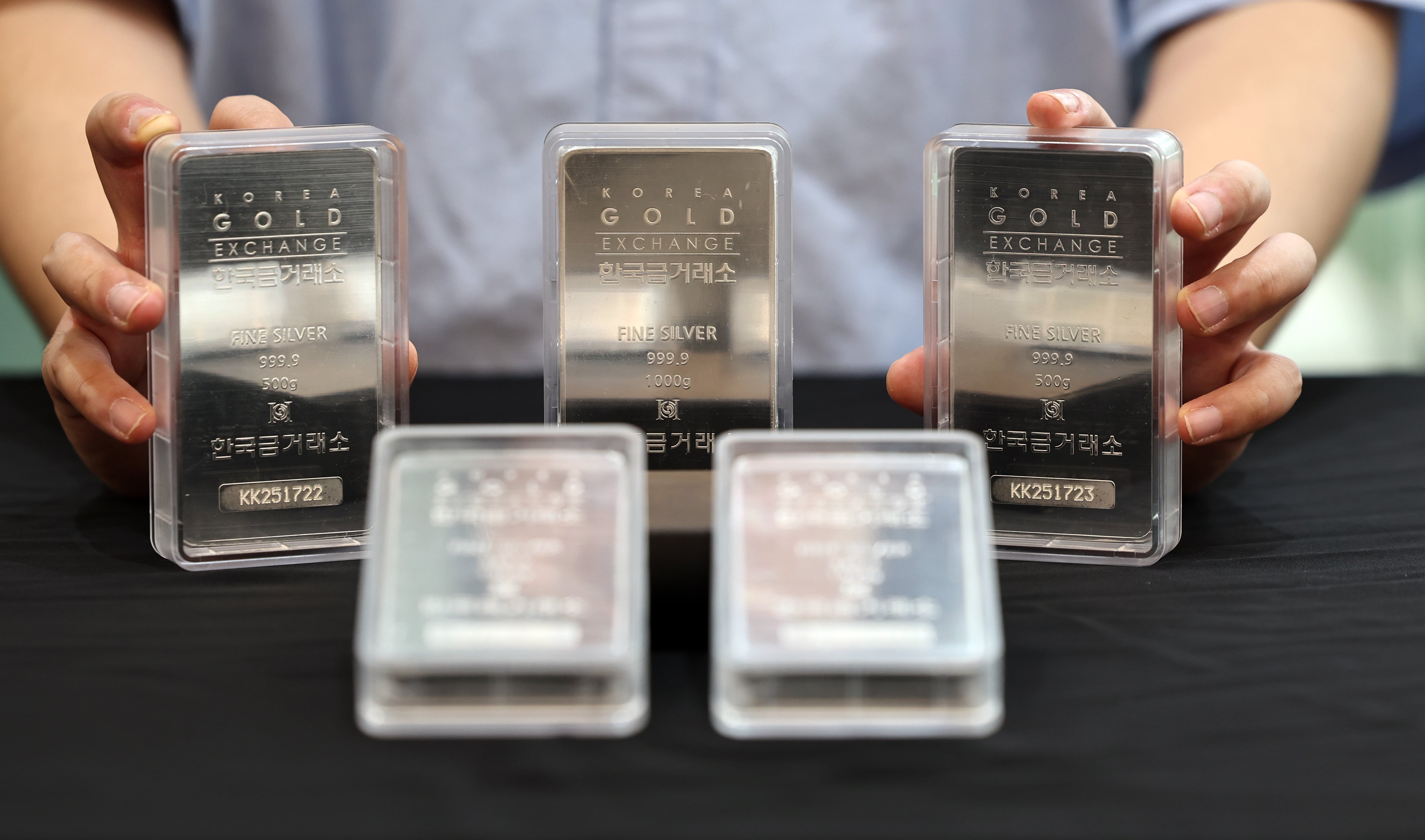 치솟는 銀 인기에 실버바 품귀... 20일부터 국내 은행권 실버바 판매 중단