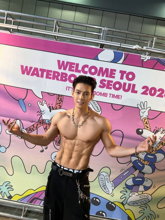 BTOB's Lee Minhyuk Dazzles at WATERBOMB SEOUL 2026 with Topless Show