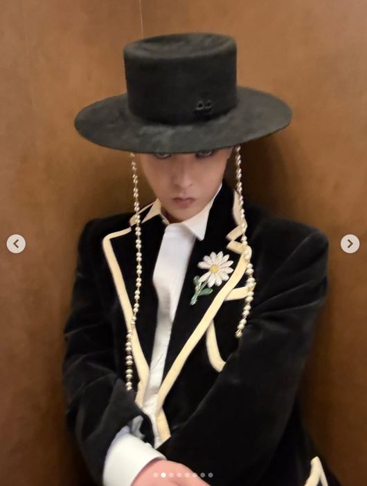 G-Dragon channels Saja Boys via traditional hat