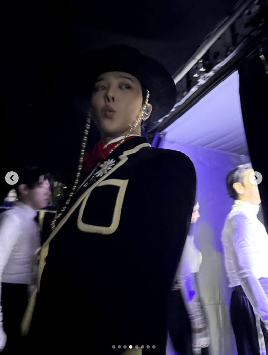 G-Dragon channels Saja Boys via traditional hat