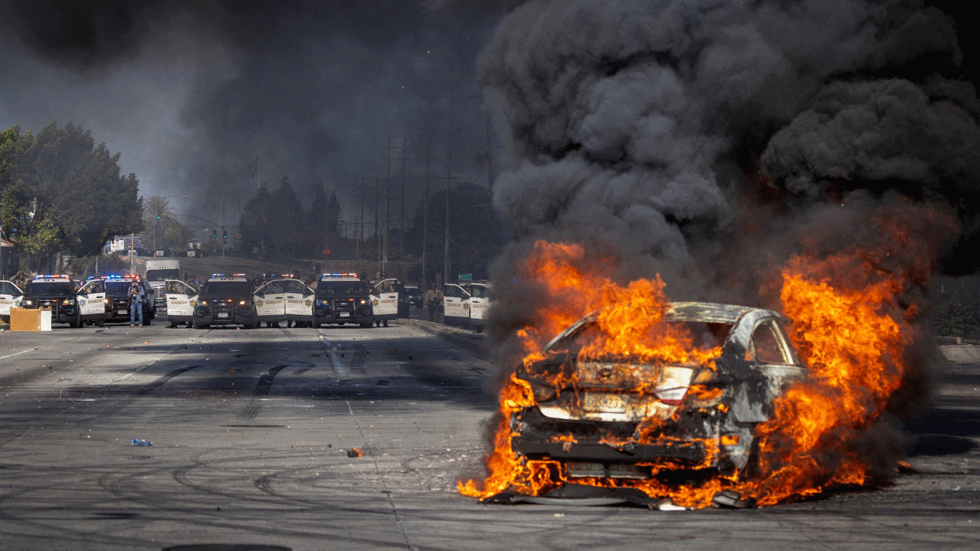 LA 불법체류 단속 항의 시위에... 트럼프 “방위군 2000명 투입”, image size:1400x788