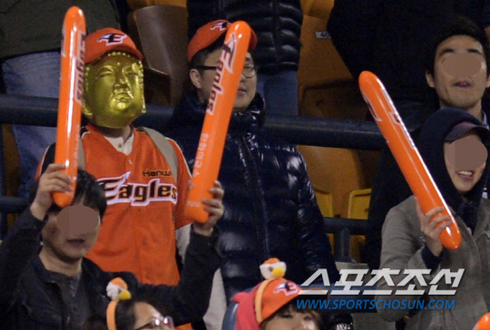 포토] 한화경기 보다가 부처가 된 한화팬