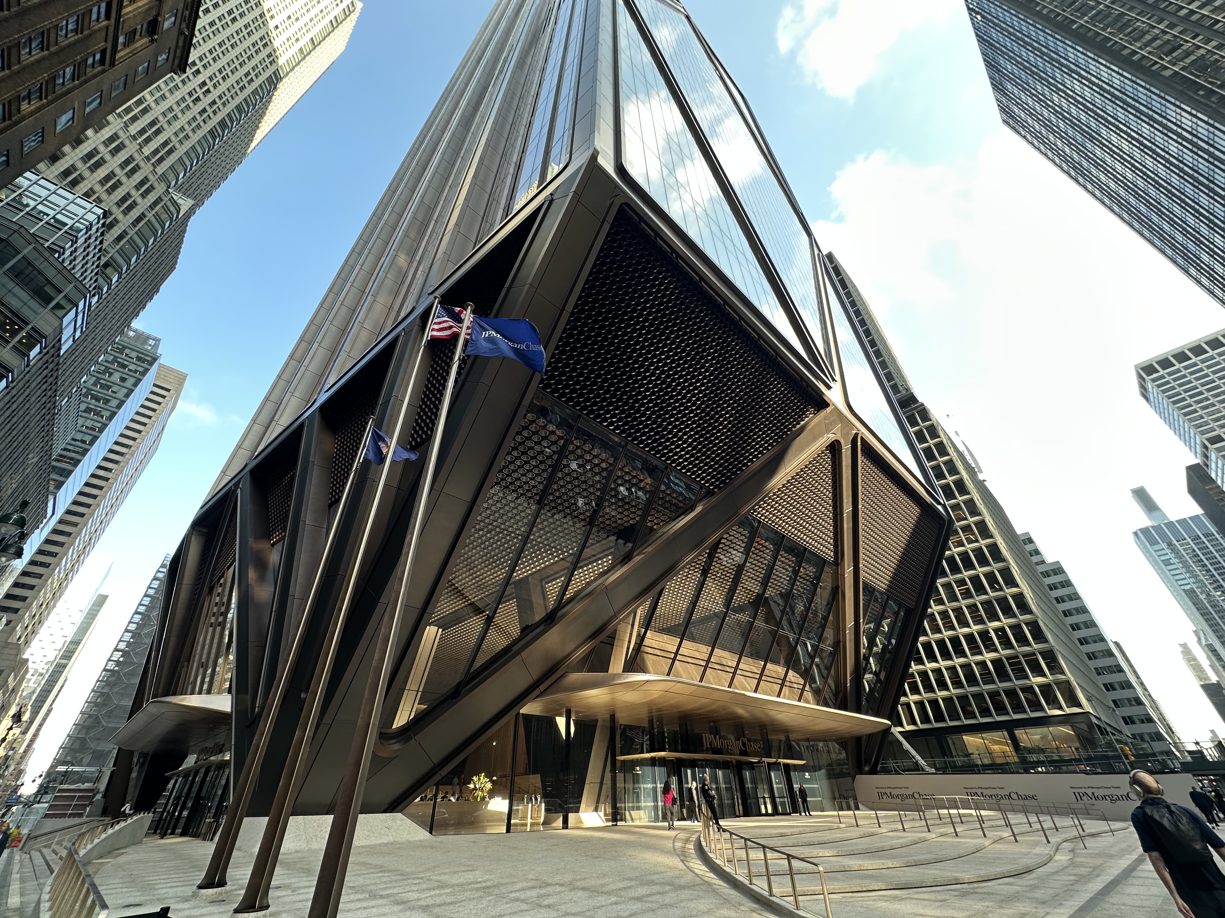 재택근무 줄며 속속 사무실 복귀 “팬데믹 지나 돌아온 뉴욕”