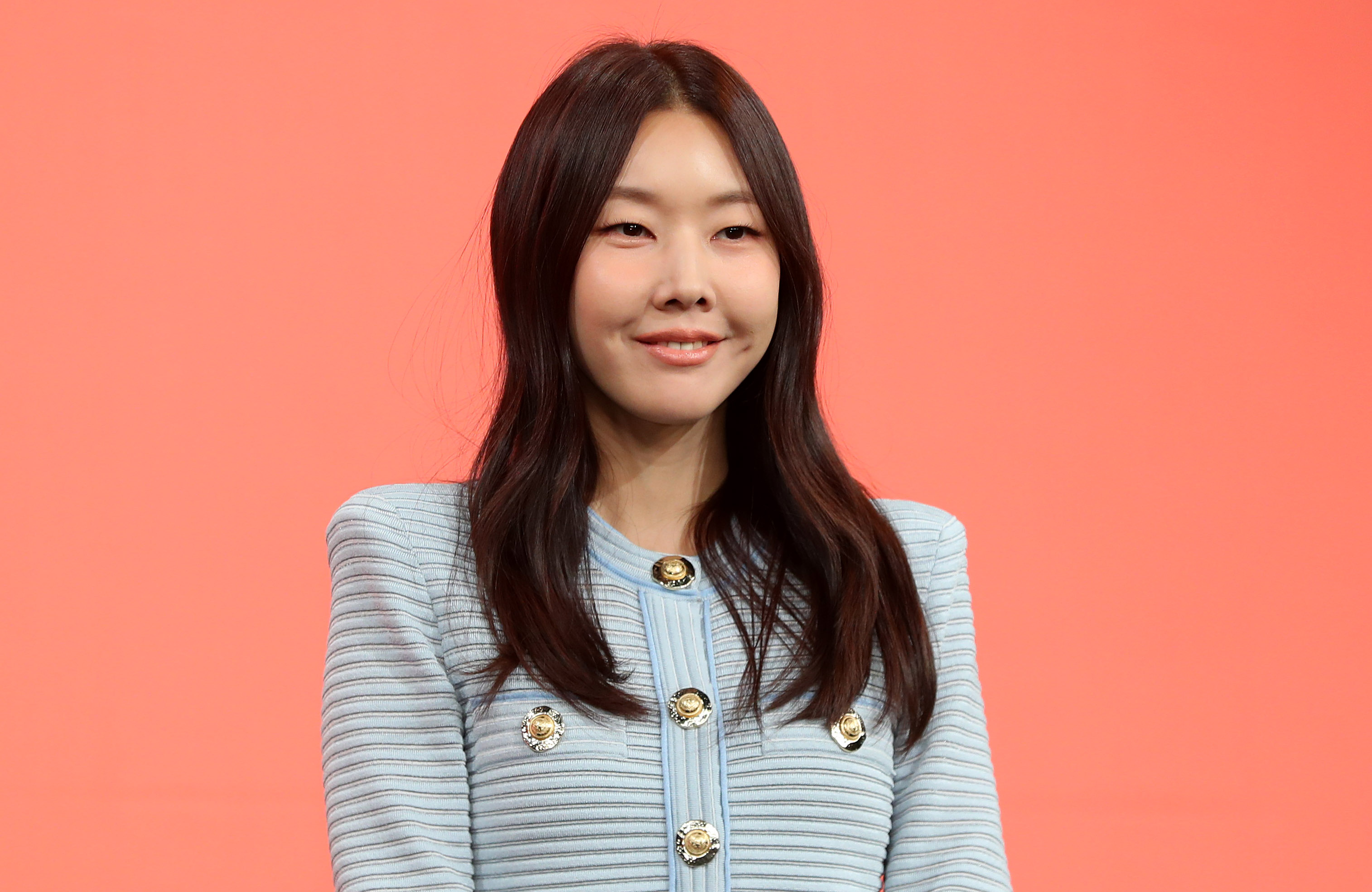 “코인 방송이 왜 여기서?”…한혜진, 86만 유튜브 채널 삭제