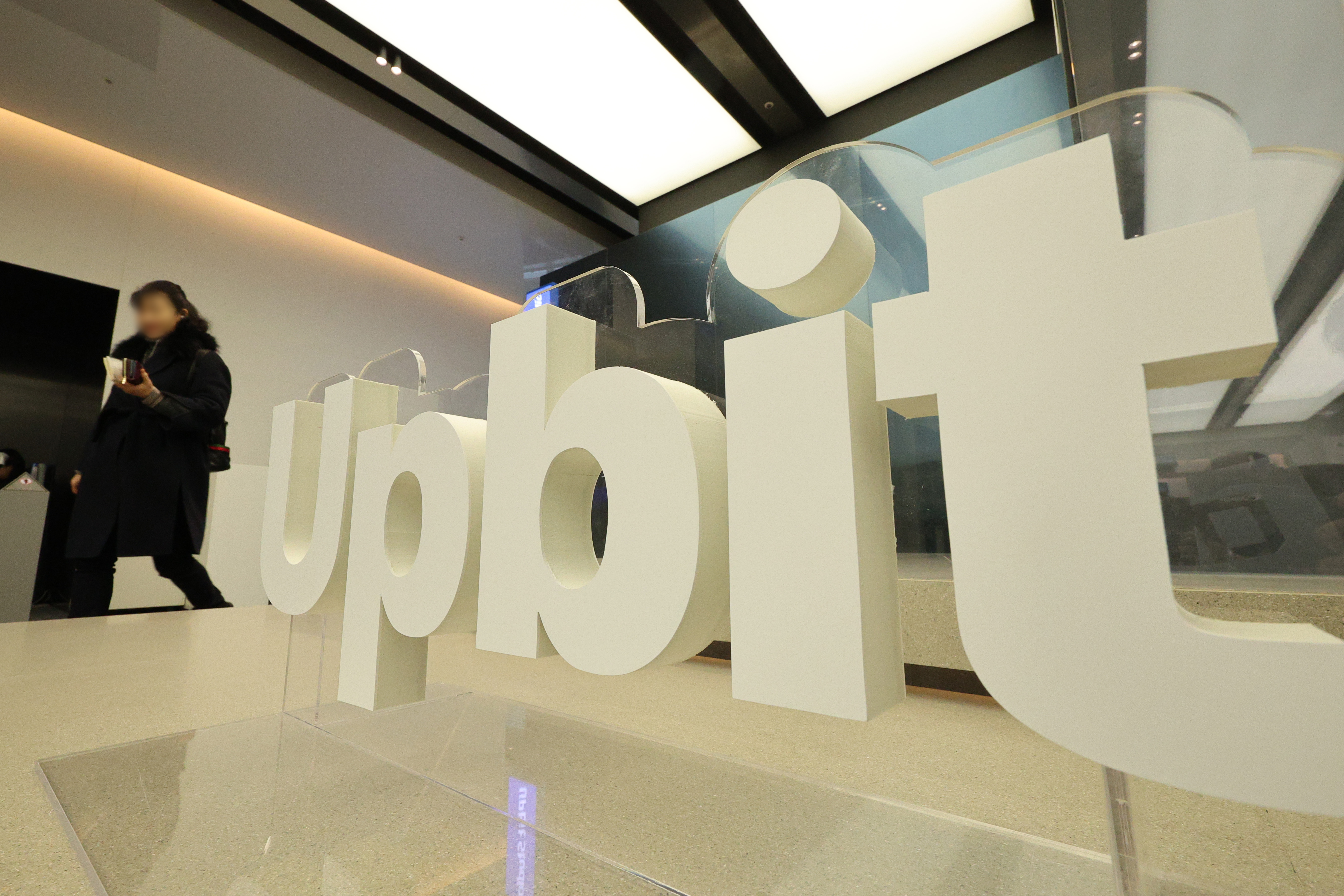 업비트, 6년 만에 또 445억원 해킹 당해... 북한 소행 가능성