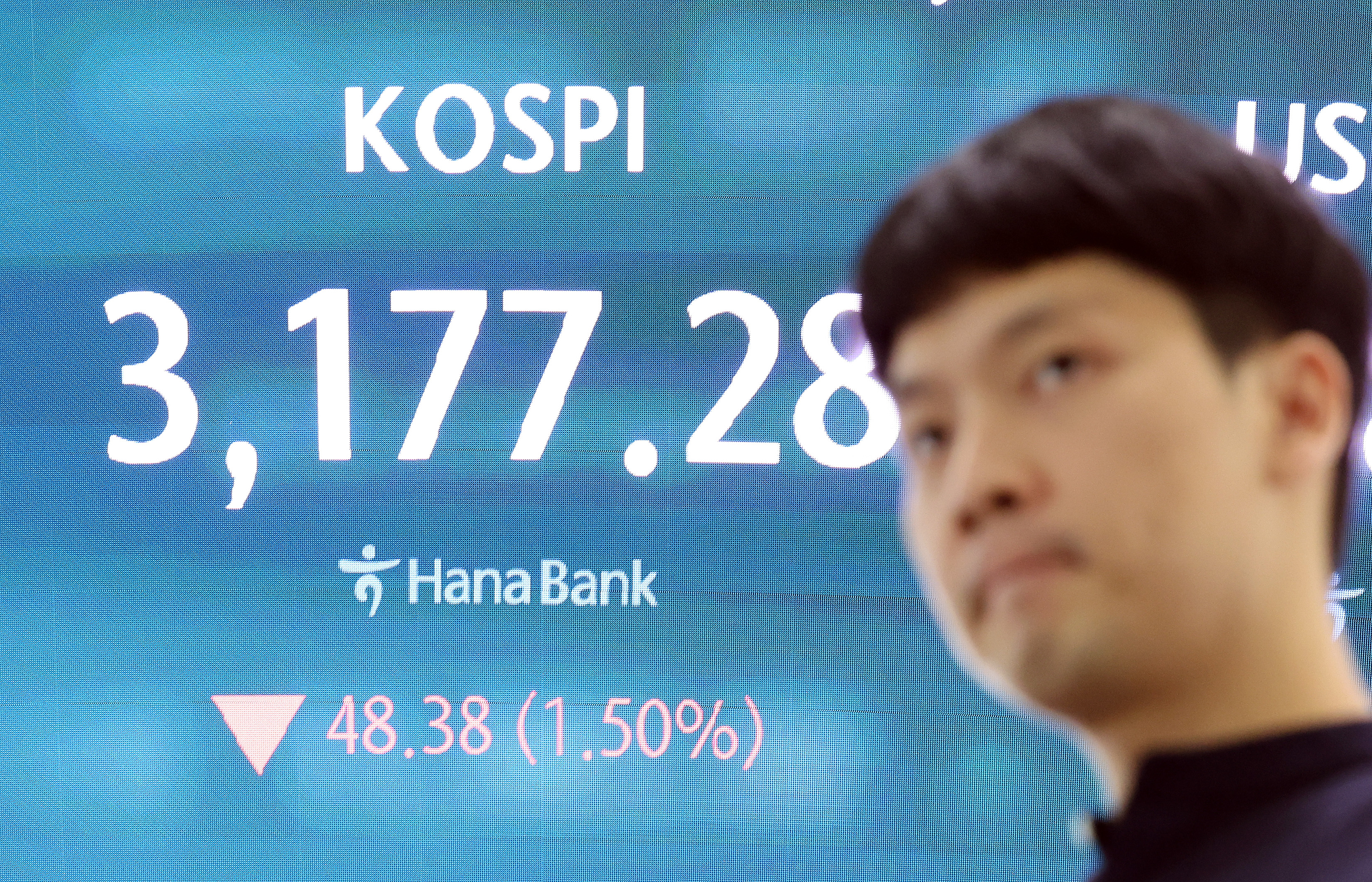 亞증시 축포, 코스피만 하락... 외국인 “韓 팔고 日 사는 중”