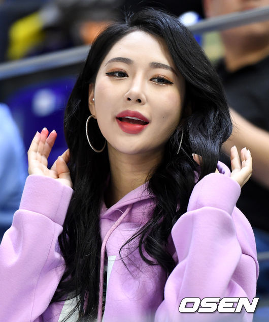 사진]'레이싱모델 치어리더' 이시아, '응원석에서도 반짝' - 조선일보