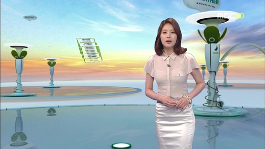 박은지 캐스터 이번엔 시스루 의상 논란… 네티즌 '입싸움'