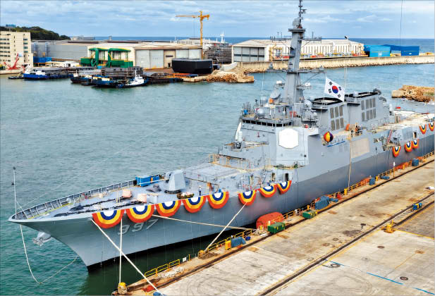 大虎金宗瑞艦」進水、韓国海軍はイージス艦6隻体制へ