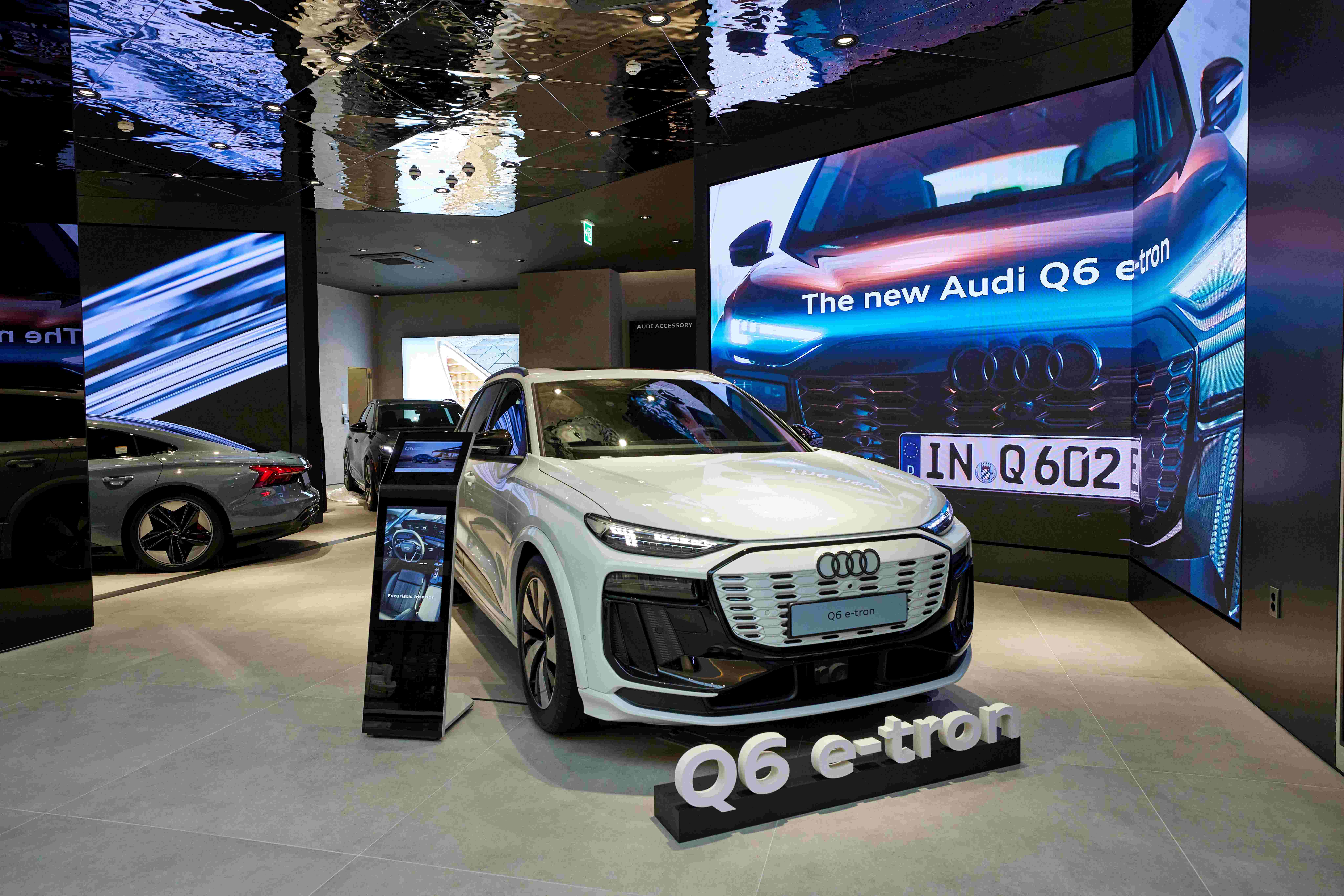 중형 SUV 전기차의 새 표준”… 아우디 Q6