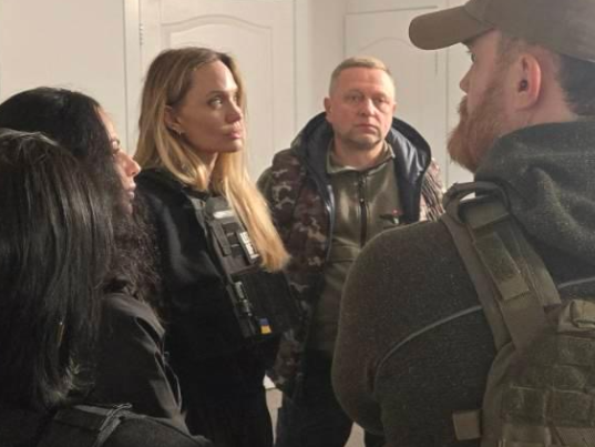 Angelina Jolie Visits Kherson in Bulletproof Vest Amid Bombings