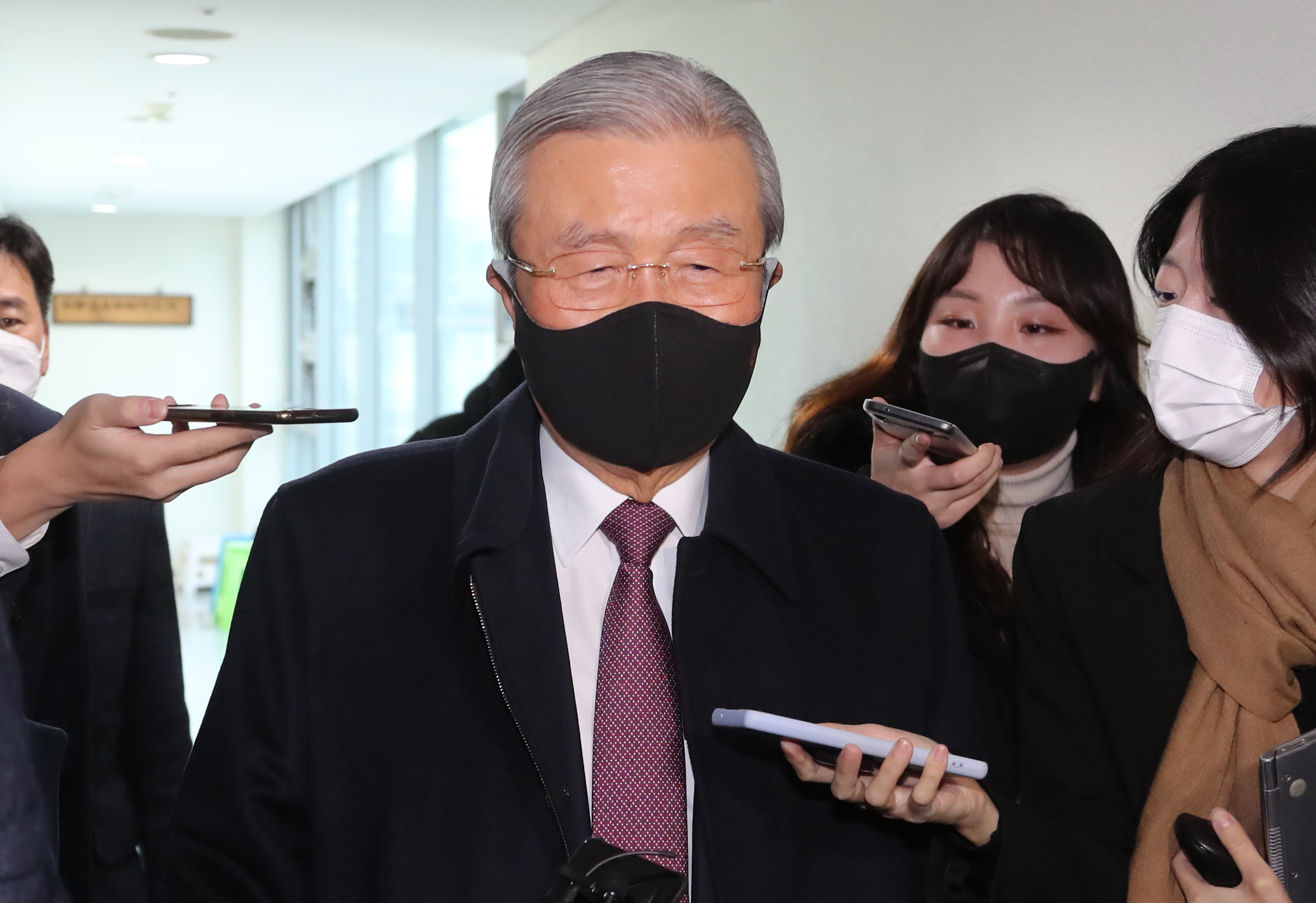 李 “과거사, 일본 사과가 먼저”… 尹 “정치에 日문제 이용않겠다”