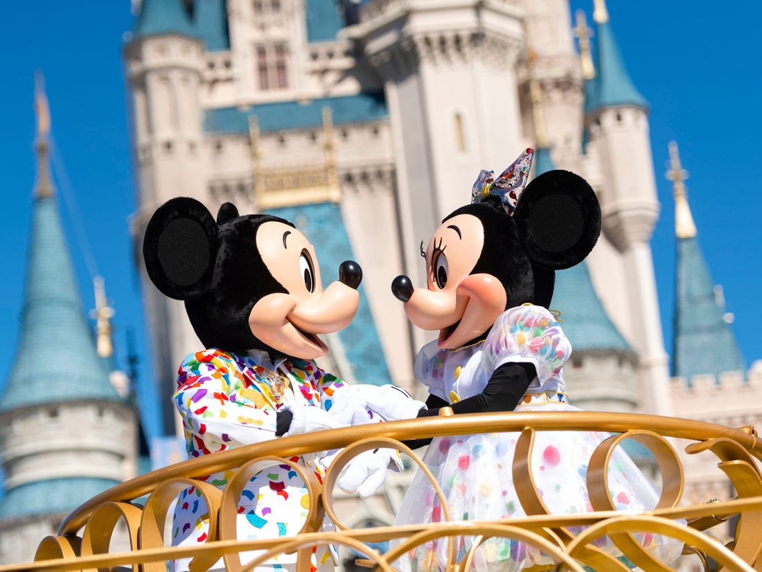 디즈니 40년만에 첫 적자, 그래도 미키마우스는 신났다