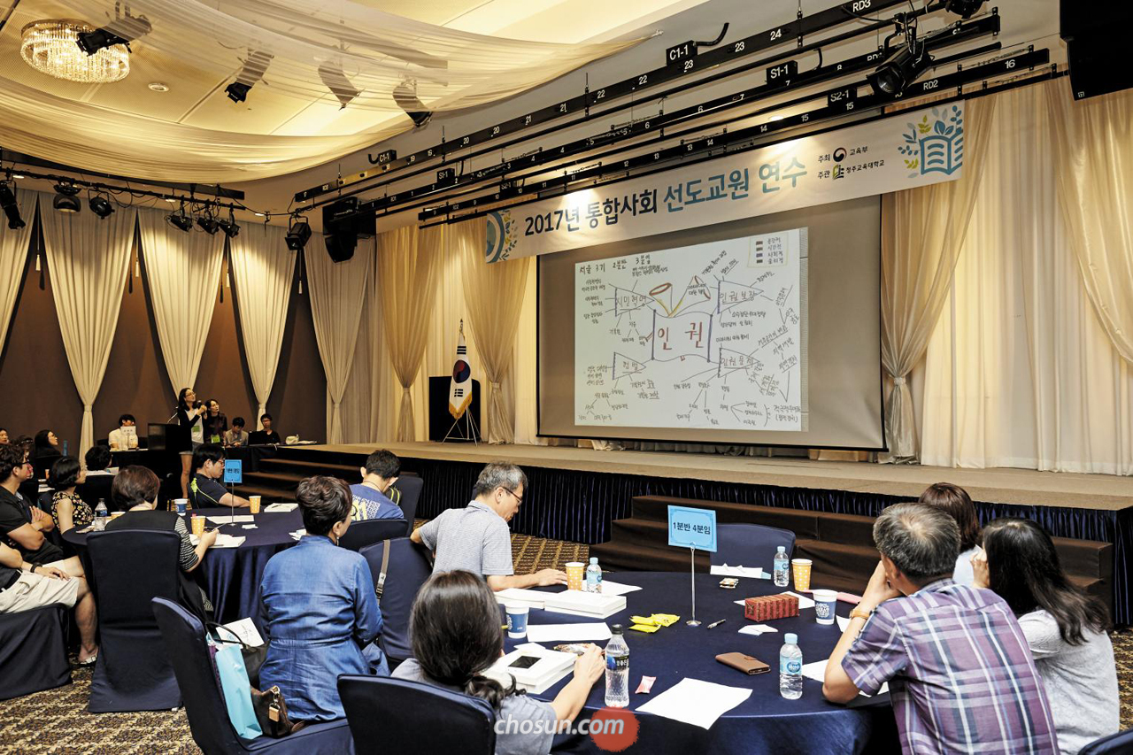 도서 리뷰] 요즘 교사를 위한 AI 디지털 수업 설계 가이드 with 2022 개정 교육과정, image size:1280x853