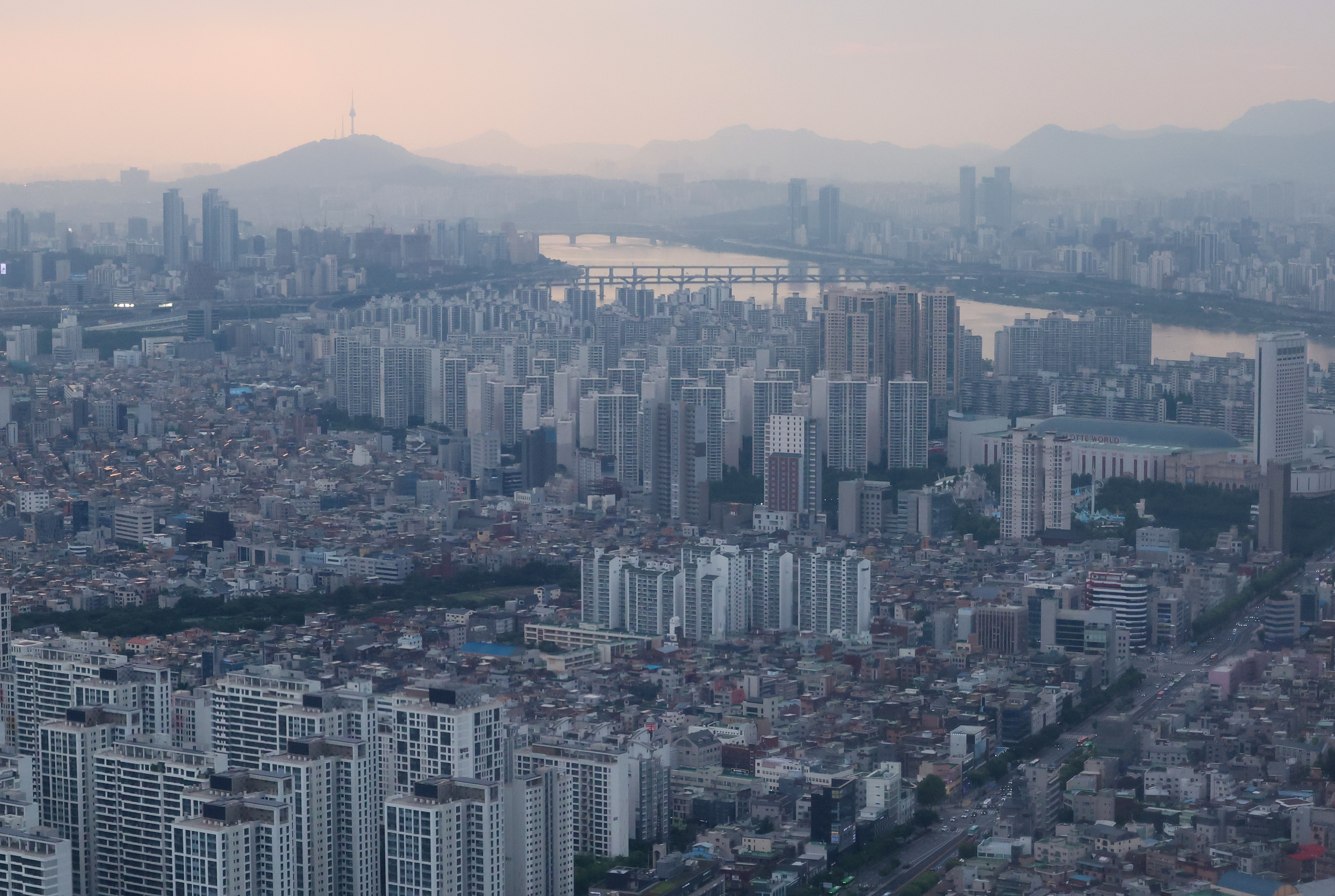 상공에서 바라본 서울 강남구, 송파구 등 서울시내 아파트 단지 전경. /연합뉴스