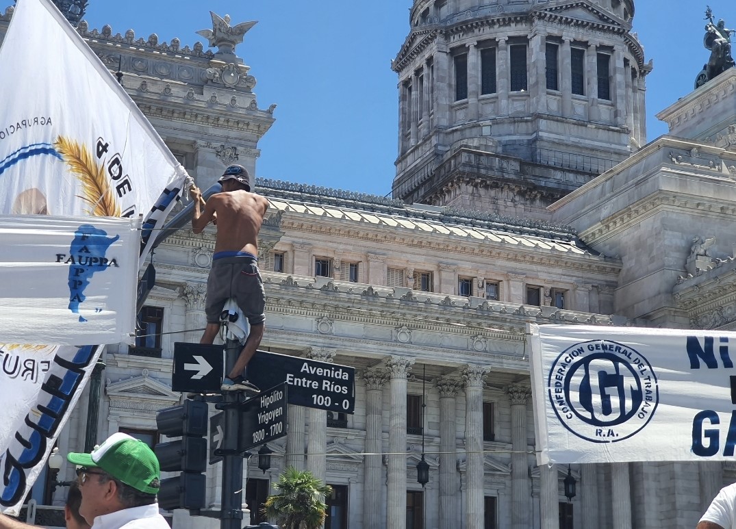 달러 바꿔 비트코인 투자”… 상승 랠리에 탑승하는 아르헨人 - 조선비즈