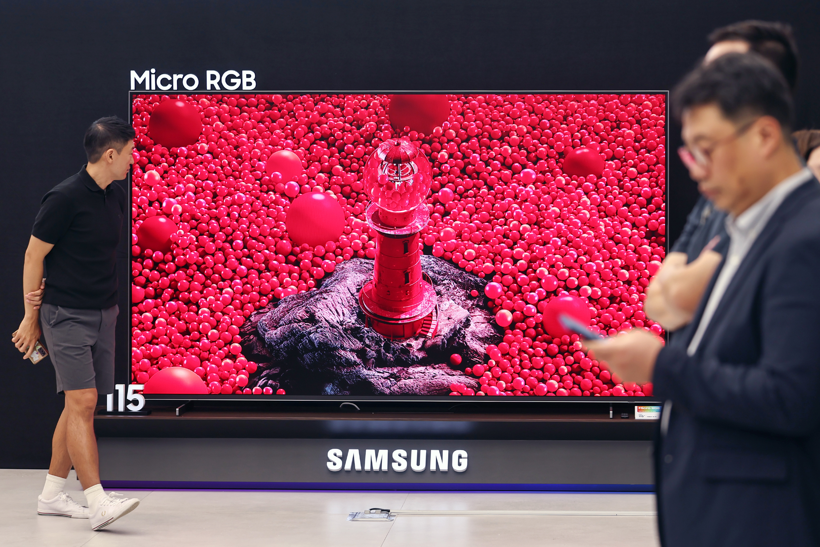 サムスン電子がCES2026で130インチマイクロRGB TVを公開し技術基準を
