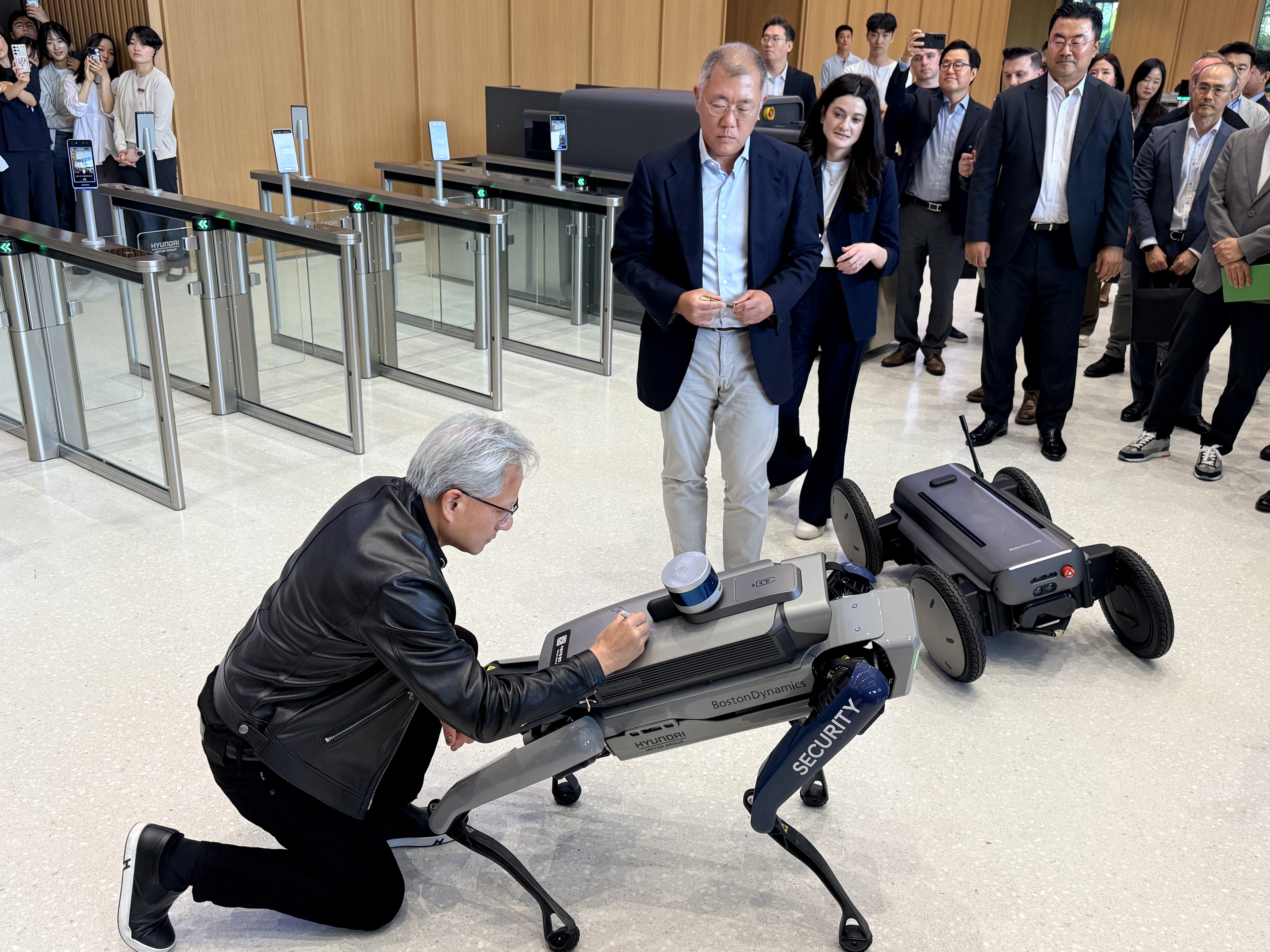 エヌビディアが現代自動車とAI・ロボ協業 セマングムAIバレー参加検討