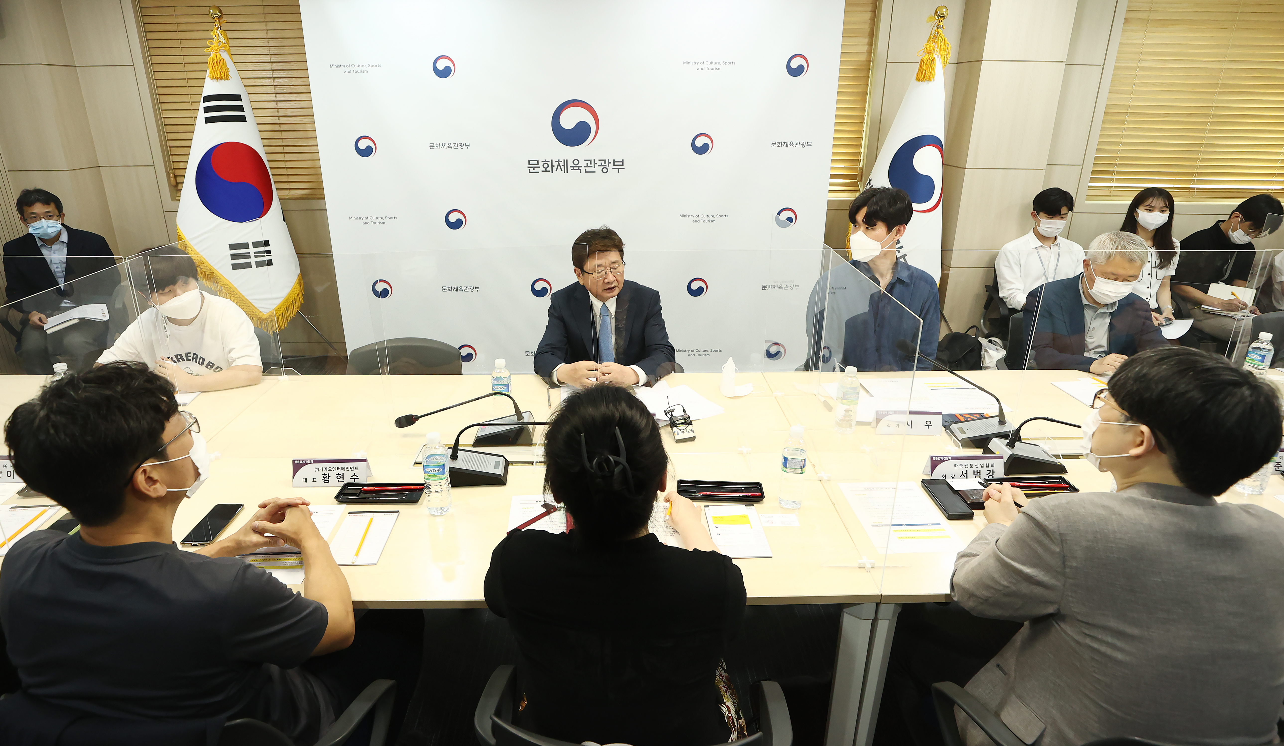 K웹툰 불법 복제·유통 피해 확산… “1년에 366억번 도둑 맞는다” - 조선비즈