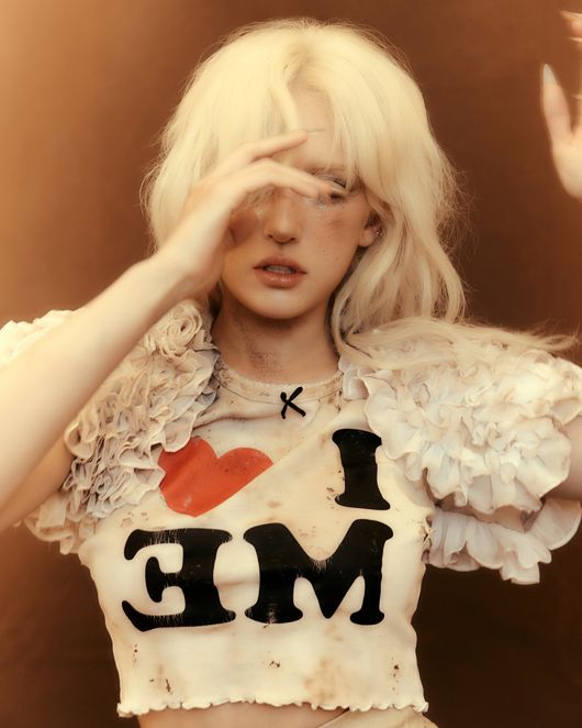 Jeon Somi unveils intriguing concept photo for new single