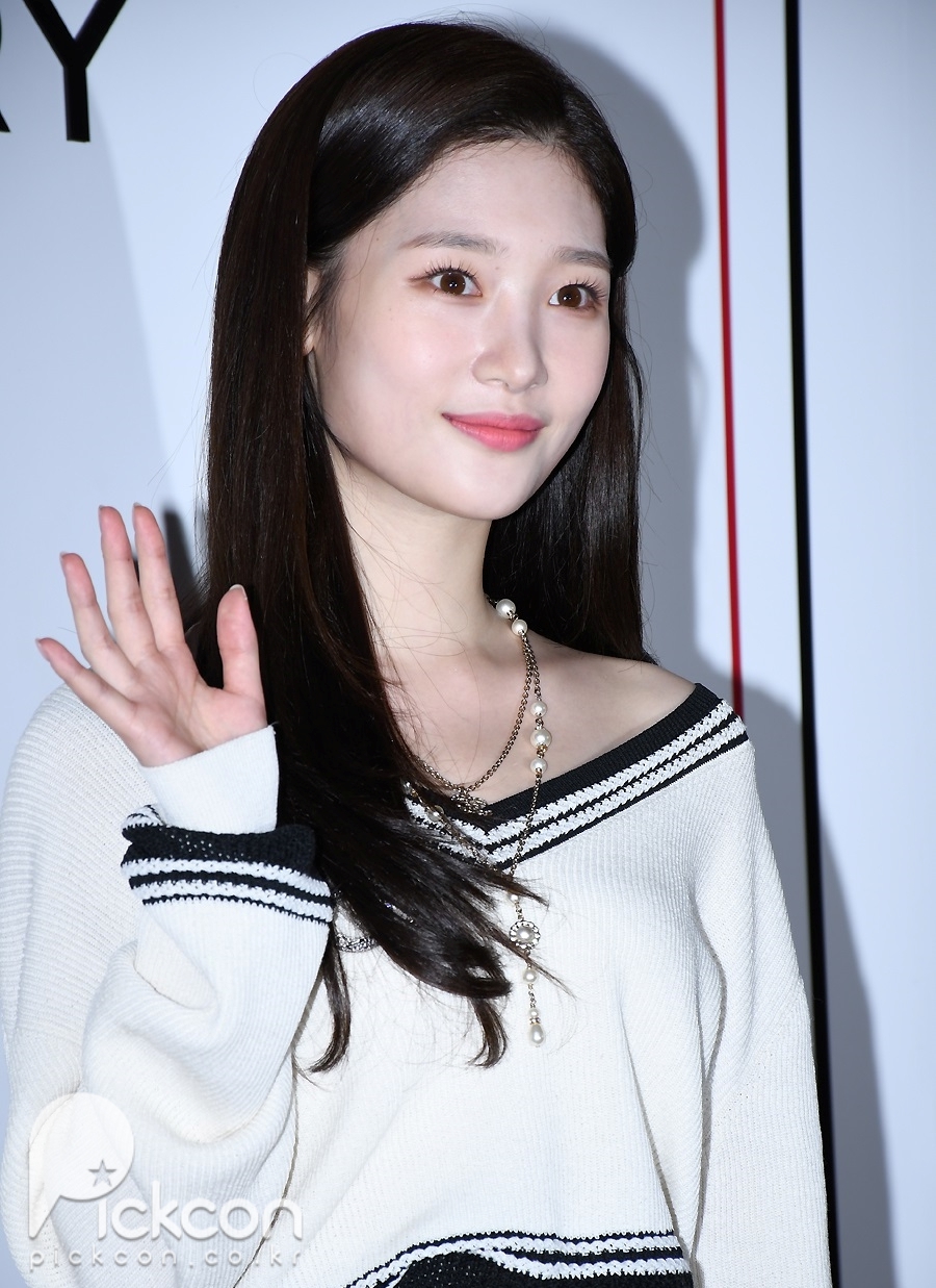 정채연 합성 정채연, '금수저' 촬영 중 쇄골 골절상…오늘(13일) 수술 진행 - 조선비즈