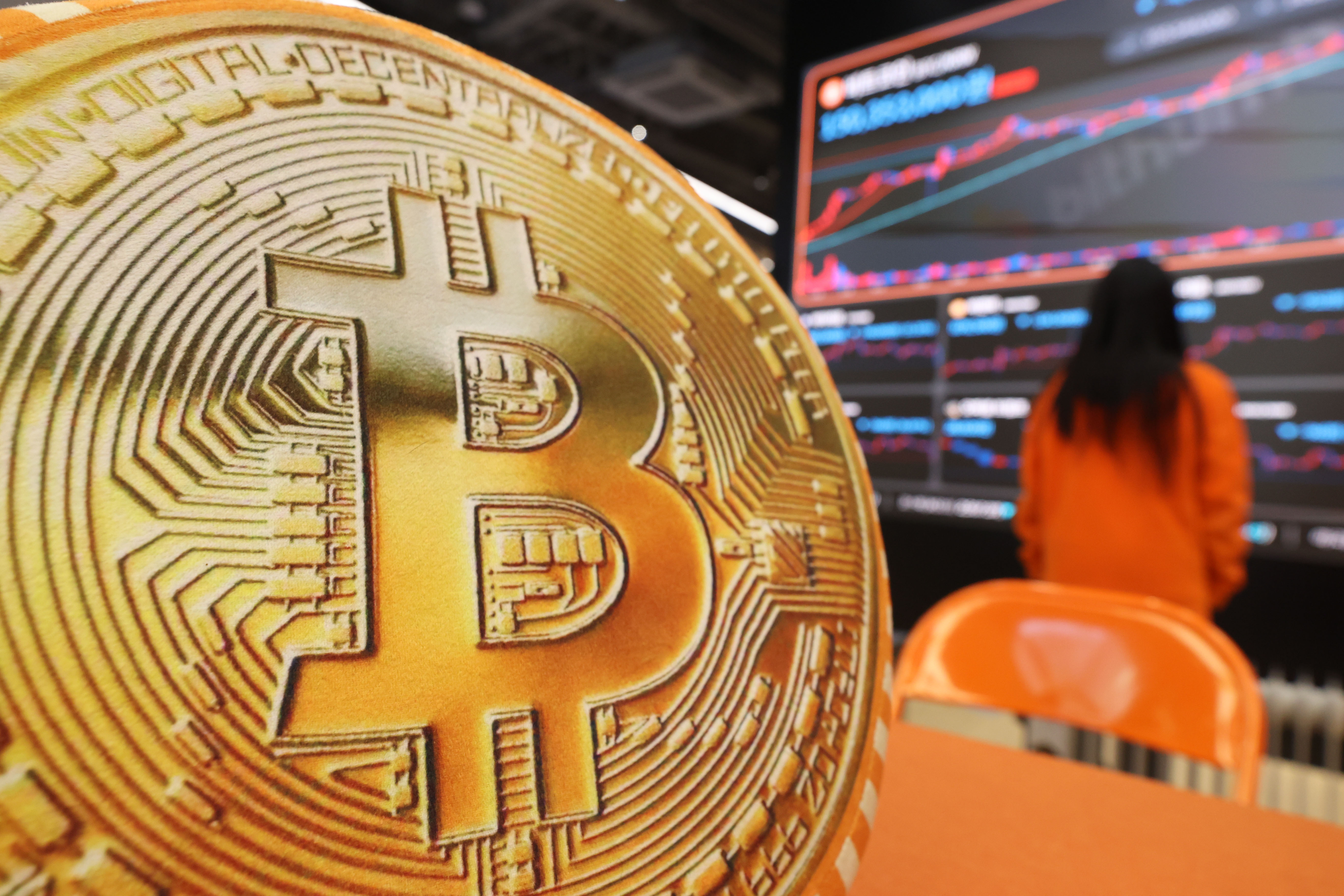 가상자산 폭락, 하루 만에 22억달러 강제청산… 역사상 최대 규모 - 조선비즈