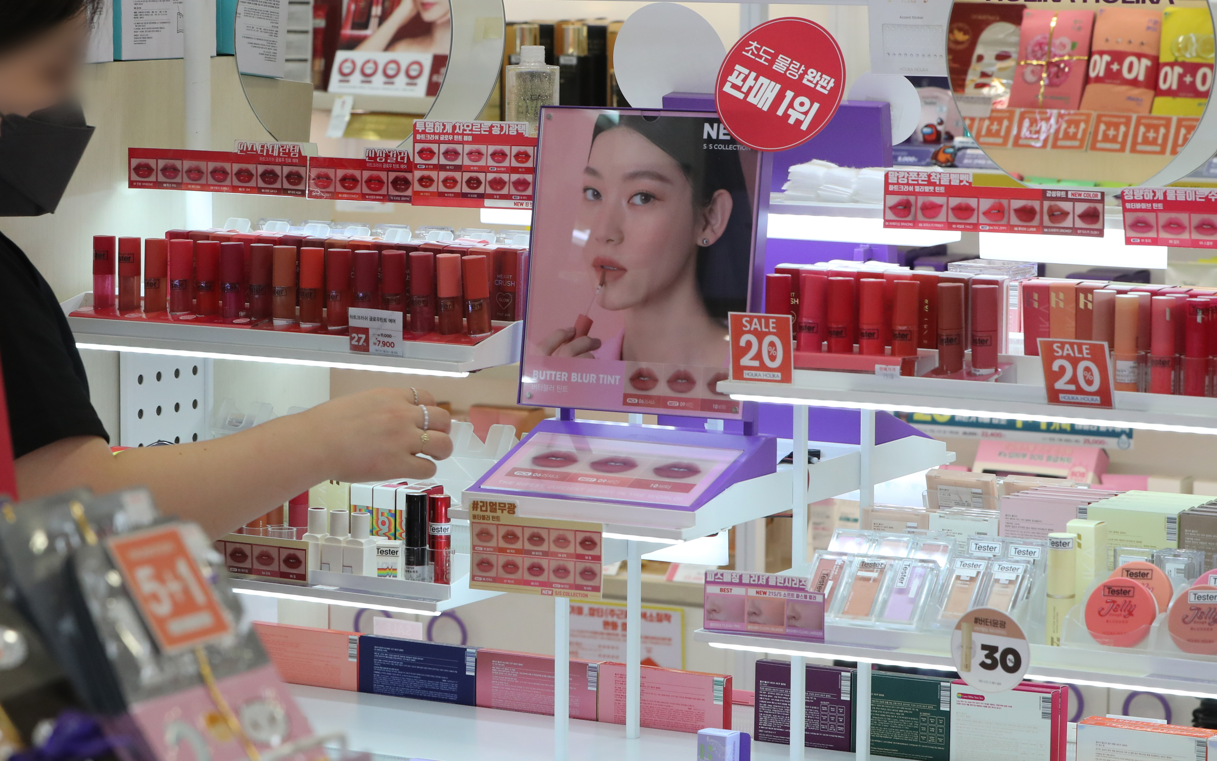 이전 명성 되찾자”…탈마스크 발표에 반등 시동거는 화장품株 - 조선비즈