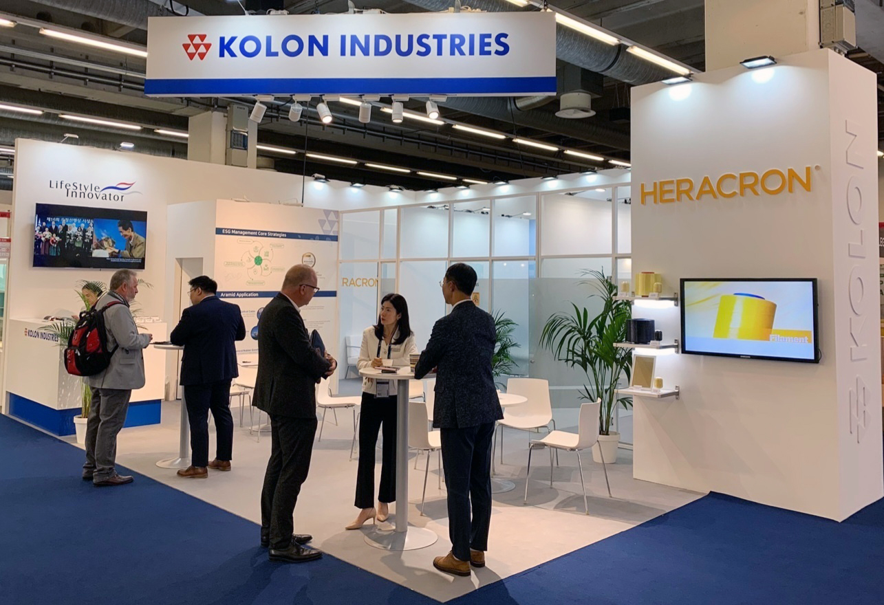 신한투자증권 “코오롱인더, 필름 사업부 적자 확대...목표주가 6만원 하향” - 조선비즈