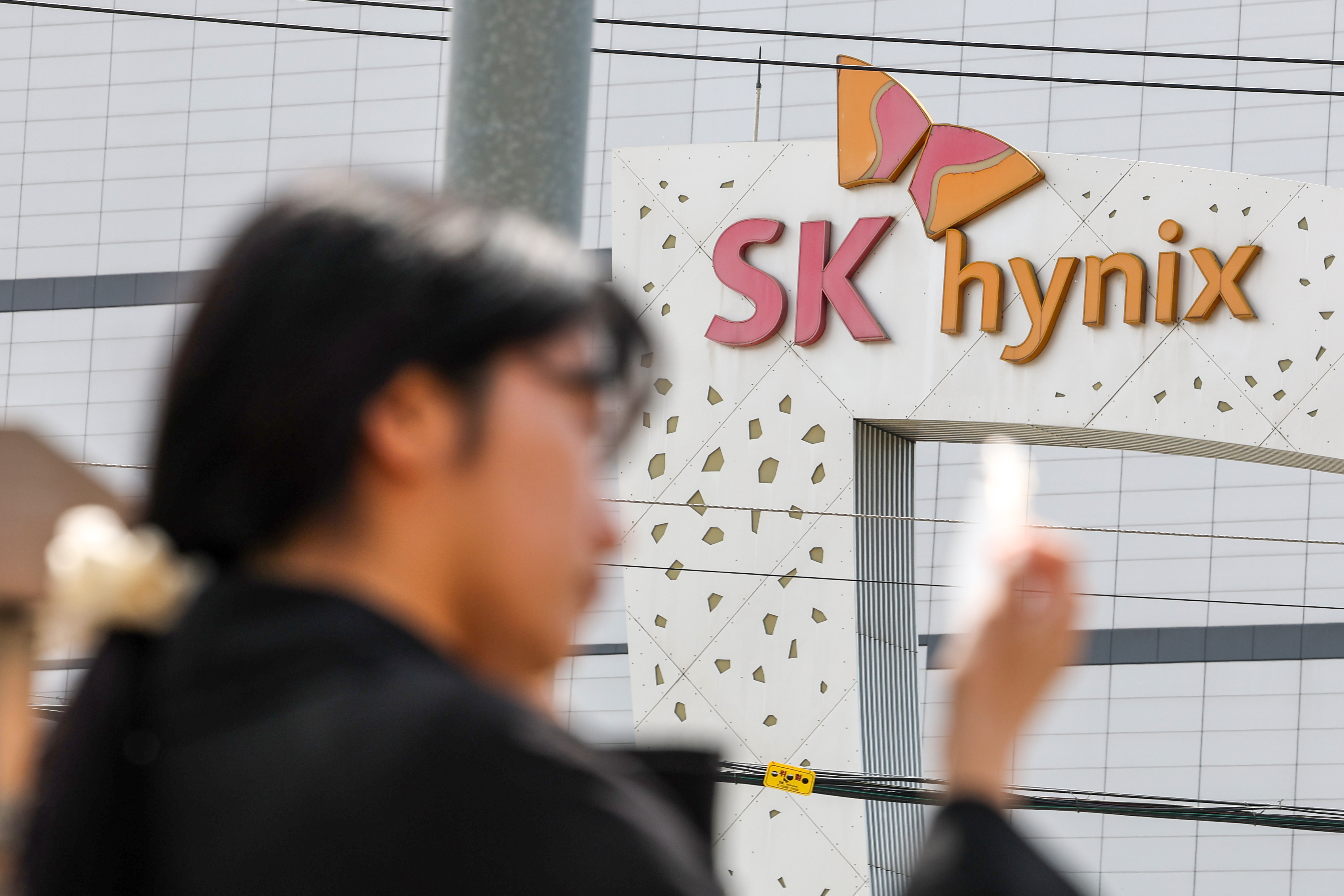 野村証券がSKハイニックス目標株価引き上げ 需要回復で収益見通し上方