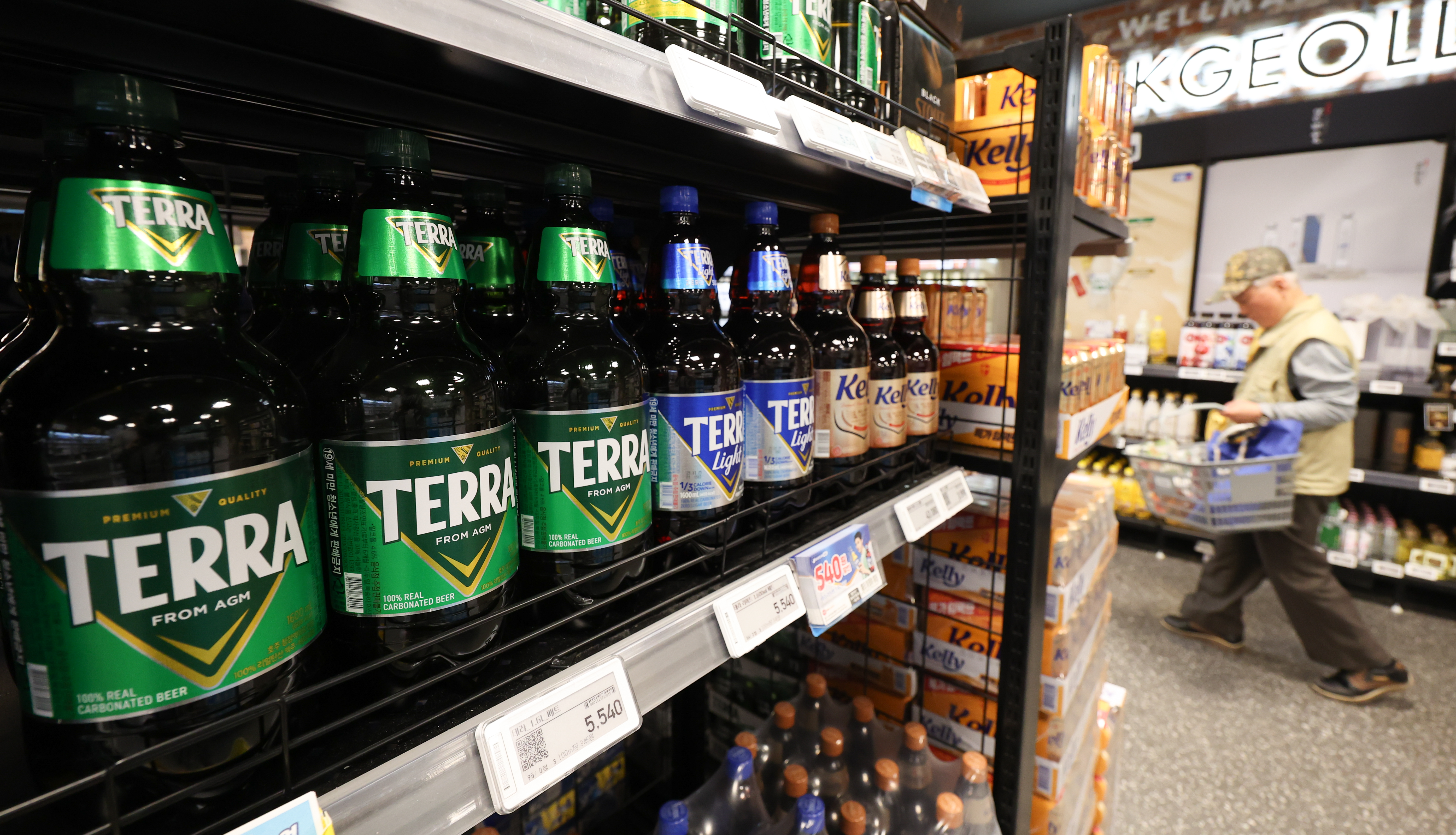 Korean liquor firms pursue generational change and push overseas expansion  - CHOSUNBIZ