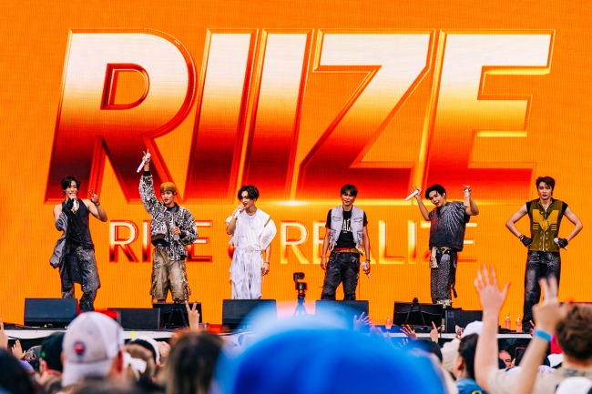 Riize dominates Austin City Limits with dynamic handheld