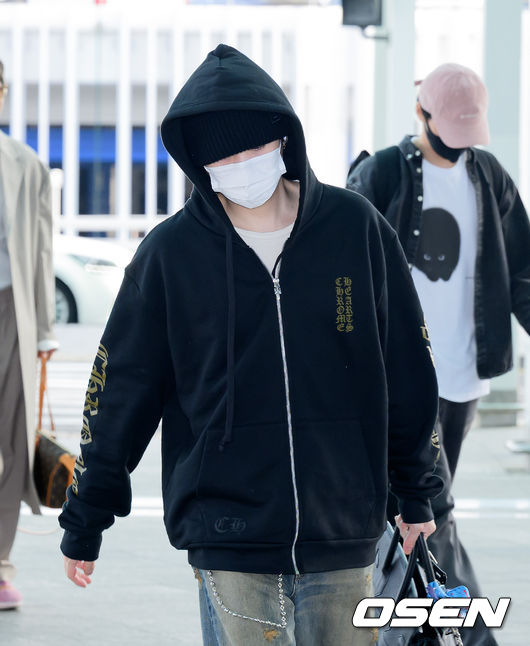 Photo] BTS Suga waves, 