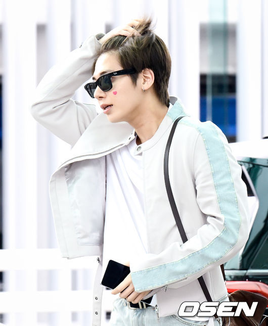 Photo] TXT Tae-hyun strikes charming-male moment - CHOSUNBIZ