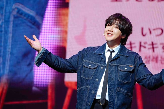 Jang Geun-suk engages fans in heartfelt talk show across Japan