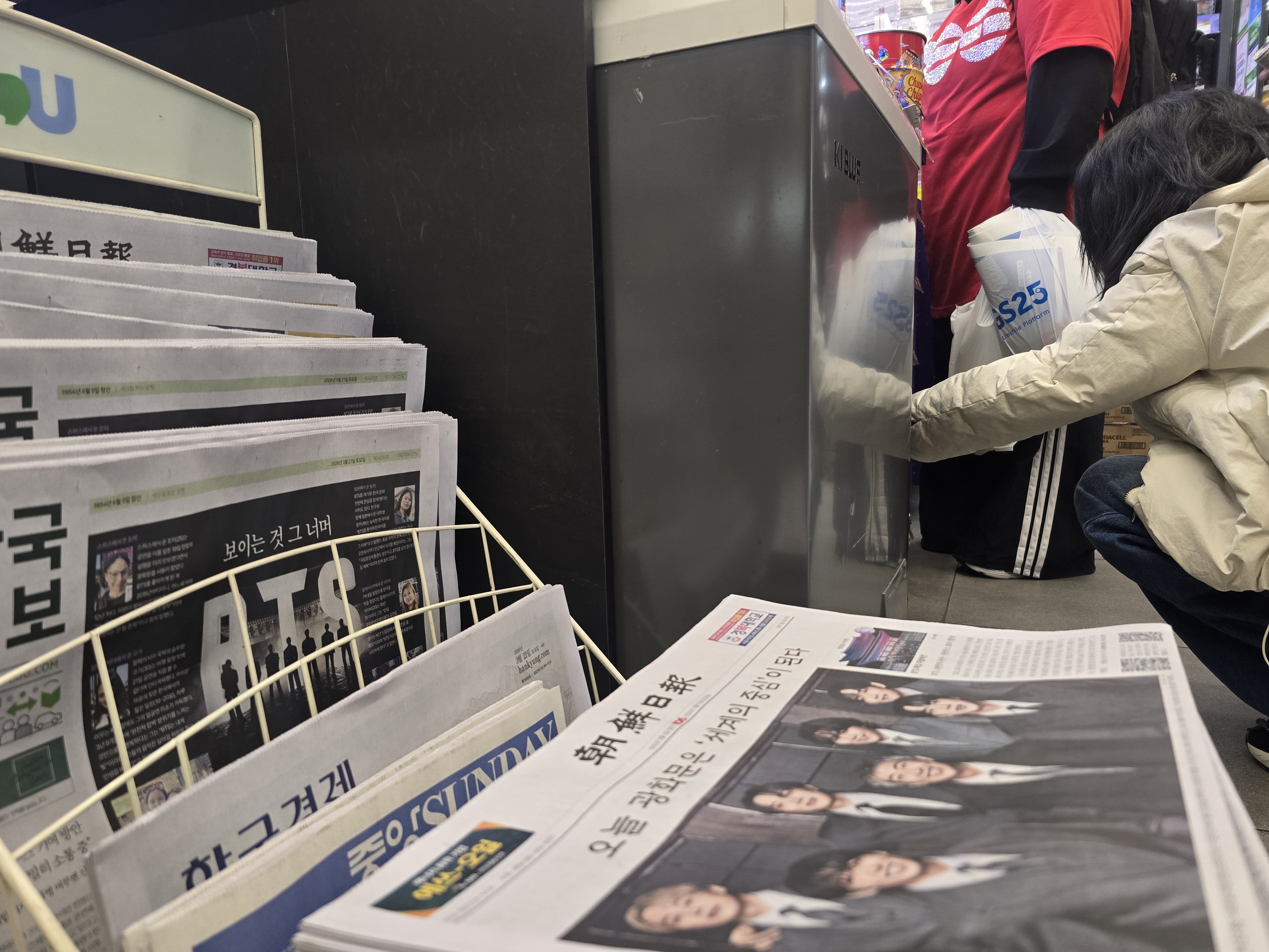 BTS特別版新聞が急増発行 需要高まる - ChosunBiz